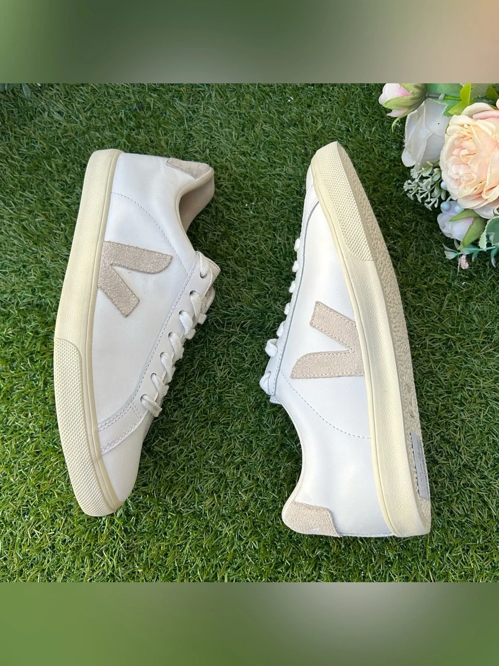 VEJA Women  Esplar Logo Leather Extra-White Sable size 7 gently used